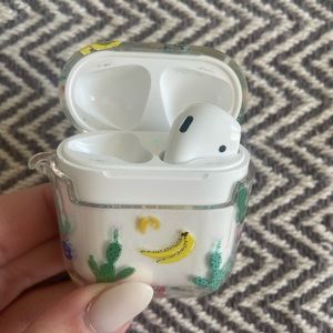 AirPod first generation - one airpod, charging case and case
